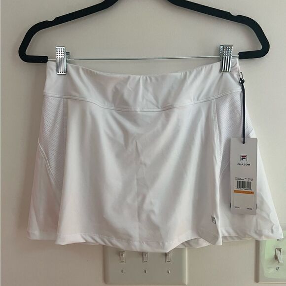 NWT FILA "Core A-Line Skort" in white size small! - Picture 1 of 3